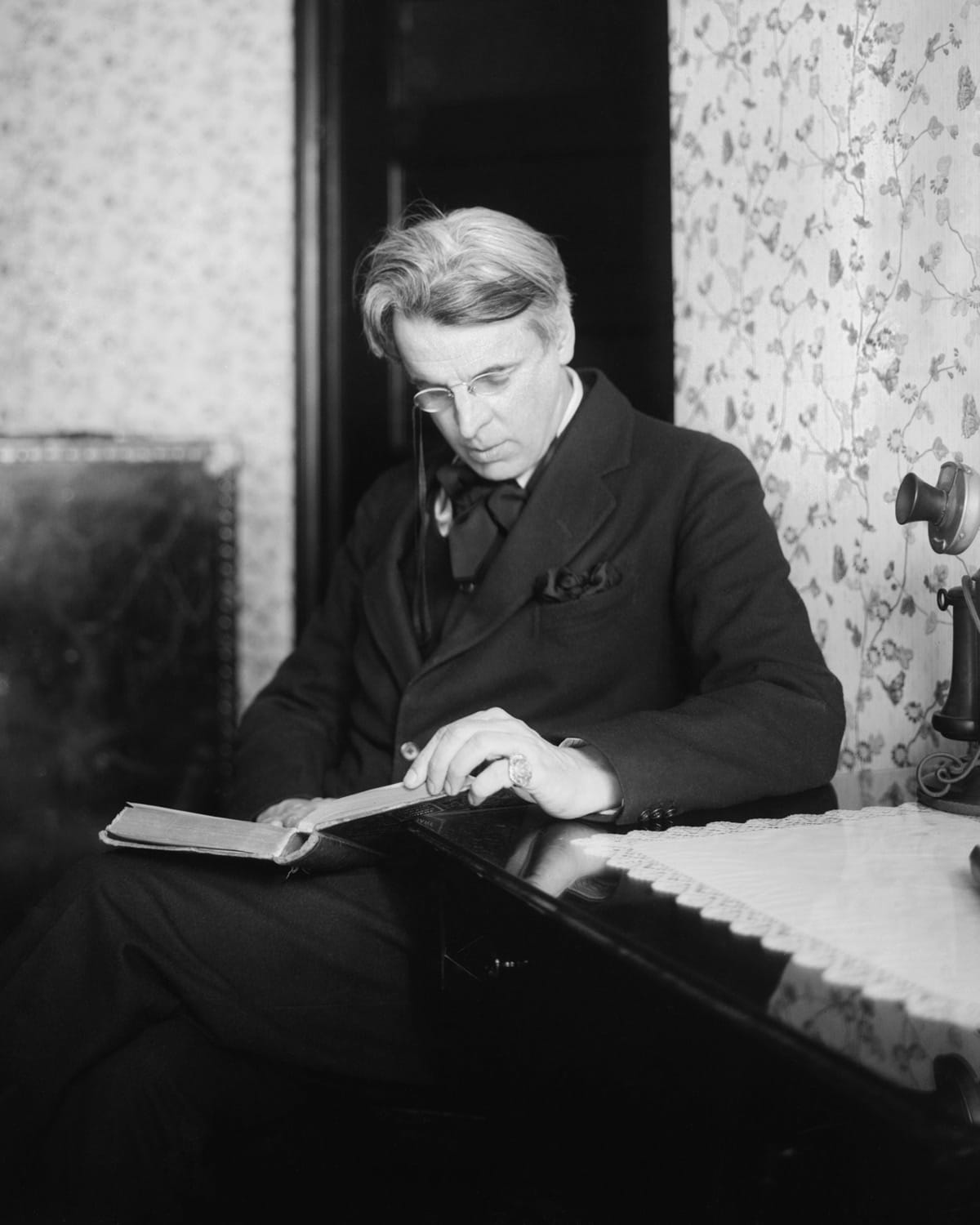 w b yeats biography